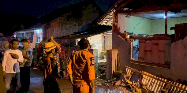 Sejumlah rumah rusak akibat guncangan gempa di Kota Tasikmalaya/Ist