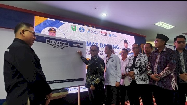 Deklarasikan PPDB dengan "Semangat Permendikbud Nomor 1 Tahun 2021" dalam acara Webinar . (ist/rmolsumsel.id)