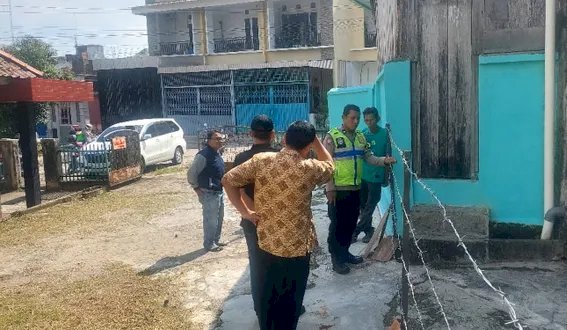 Penutupan akses jalan yang mengganggu warga di lorong Buay Pemuka Peliung, Kelurahan Sekip Jaya, Kecamatan Kemuning Palembang /ist