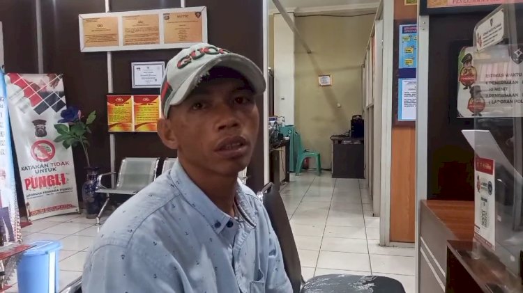 Korban Bambang Irawan saat melapor ke SPKT Polrestabes Palembang. (ist/rmolsumsel.id) 