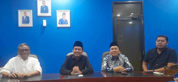 Ketua Tim Pilkada DPD PAN Palembang Ruspanda, didampingi sekretaris Tim Pilkada DPD Palembang Jumaidi Wiratama, Ketua Bapilu DPW PAN Sumsel Aziz Kamis,  Wakil Ketua DPD PAN  Palembang Sudirman, Senin (28/4).(Ist/rmolsumsel.id)      