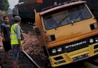 Kecelakaan di Perlintasan Kereta Api, Pengemudi dan Kernet Selamat dari  Tabrakan Babaranjang