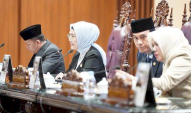 DPRD Sumsel dan Gubernur Tandatangani Keputusan Bersama Persetujuan Tiga Raperda