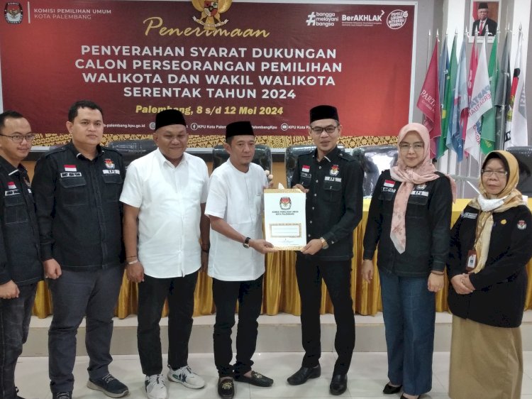 Pasangan bakal calon Wali Kota dan Wakil Wali Kota, Charma Afrianto-Novembriono saat mendaftar ke KPU Palembang. (ist/rmolsumsel.id)