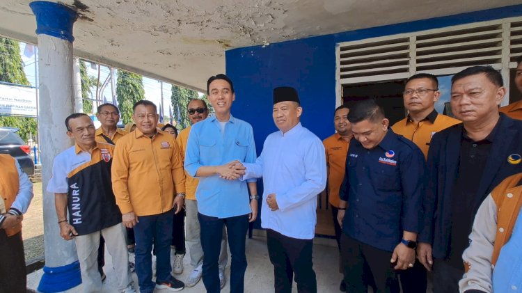 Muchendi dan Ali Imron dari Hanura saat mengembalikan formulir pendaftaran bakal calon Bupati dan Wakil Bupati OKI. (ist/rmolsumsel.id)