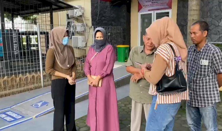 Korban RD didampingi kuasa hukumnya Alamsyah SH saat menyambangi Polda Sumsel. (ist/rmolsumsel.id) 