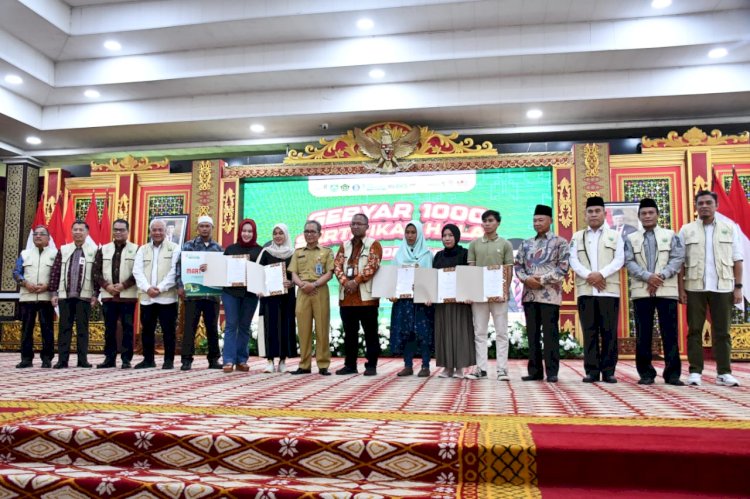 Pembagian 1.000 Sertifikat Halal Gratis kepada pelaku UMKM di Palembang. (ist/rmolsumsel.id) 