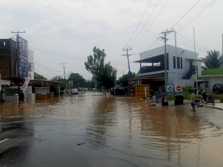 Ruas jalan di OKU terendam banjir/Foto:Amizon