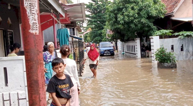 Kondisi banjir di Kabupaten OKU yang menyebabkan ribuan rumah terendam/Foto:Amizon
