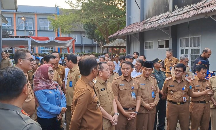 Pj Gubernur Sumsel, Agus Fatoni meninjau langsung ke asrama putra SMAN 3 Kayuagung/Foto: Hari Wjaya