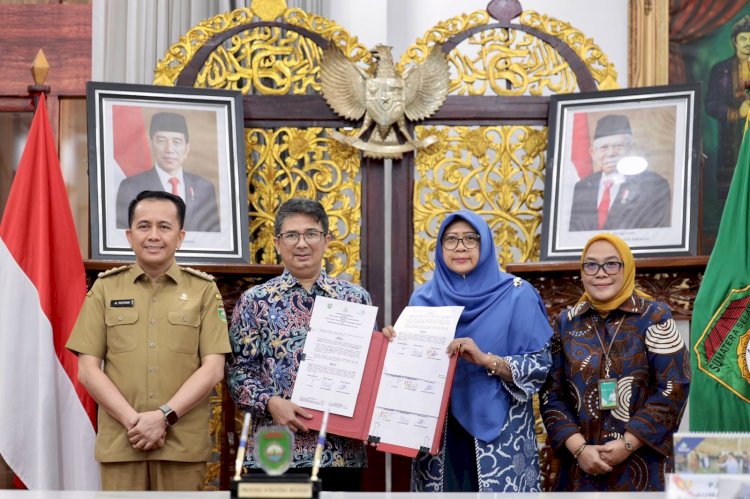 Pj Gubernur Sumsel Agus Fatoni usai penandatanganan Memorandum of Understanding (MoU). (ist/rmolsumsel.id) 