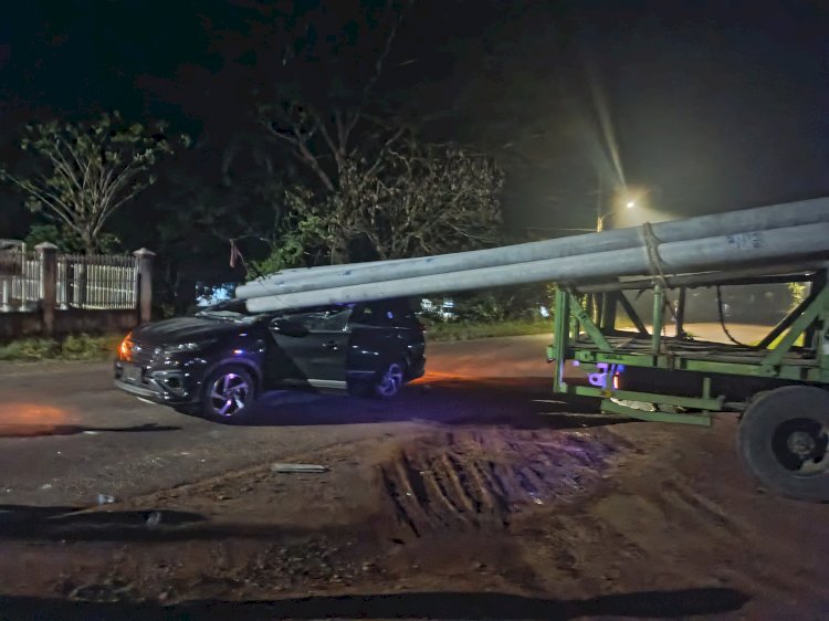 Mobil Kafilah MTQ Banyuasin yang mengalami kecelakaan lalu lintas. (ist/rmolsumsel.id) 