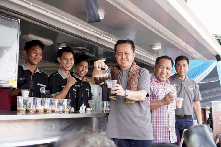 Pj Gubernur Sumsel Agus Fatoni saat launching Kopi Sumsel. (ist/rmolsumsel.id) 