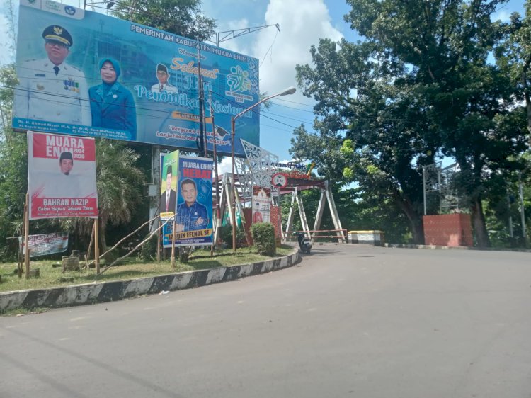  Baliho dan poster para kandidat Cabup dan Cabup Muara Enim mulai menjamur. (Noviansyah/RMOLSumsel.id)