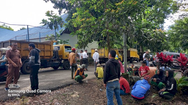 Puluhan sopir truk sampah di Pagar Alam melakukan aksi demo lantaran uang BBM tak kunjung cair. (Taufik/RMOLSumsel.id)