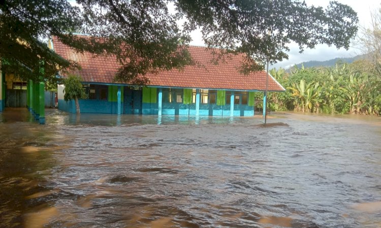 Sekolah di Musi Rawas yang terendam banjir. (ist/rmolsumsel.id) 