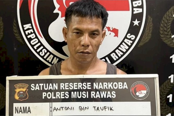 Tersangka Antoni, pengedar narkoba jenis sabu ditangkap Tim Satres Narkoba Polres Musi Rawas. (Dokumentasi Polisi)