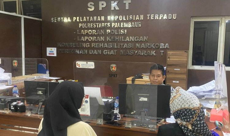 Korban ditemani kakak kandungnya MD saat membuat laporan polisi di SPKT Polrestabes Palembang/ist
