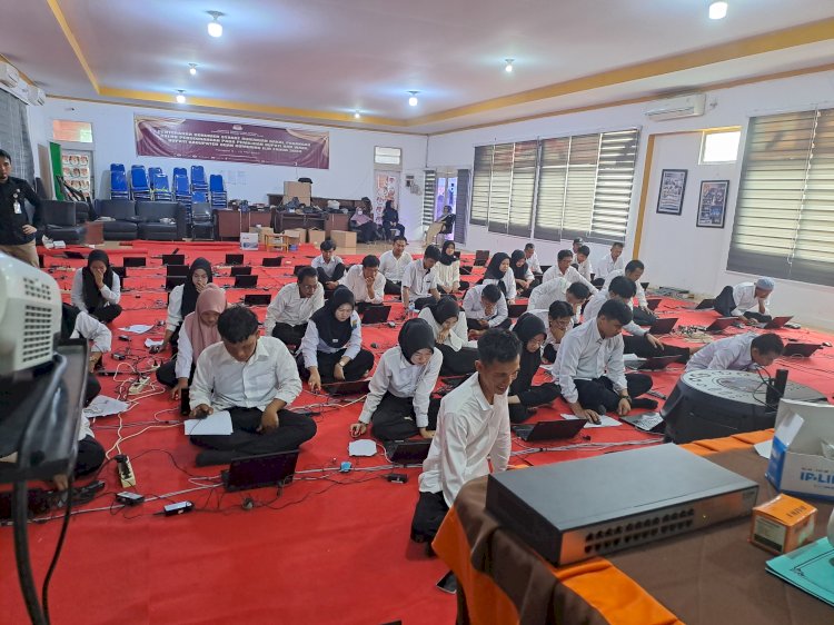 Peserta calon PPS mengikuti seleksi CAT di Aula Demokrasi KPU OKI/Foto: Hari Wijaya