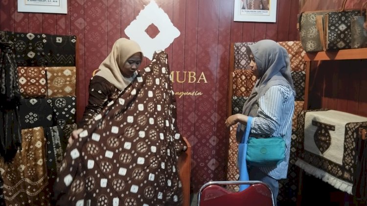 Dekranasda Muba menampilkan produk unggulan masyarakat Bumi Serasan Sekate yakni Gambo Muba/ist