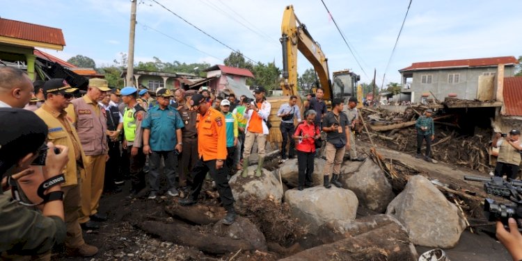 Kepala BNPB Suharyanto meninjau lokasi terdampak banjir lahar dingin di Kabupaten Agam, Sumatera Barat/Ist