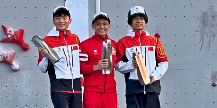 Atlet panjat tebing Indonesia Veddriq Leonardo (tengah)/Ist