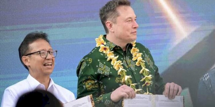 Elon Musk saat meresmikan Starlink di Bali pada 19 Mei 2024/Net