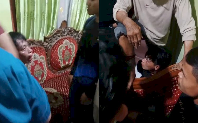 Tersangka Achmad Rivai diamankan dari amukan massa karena tertangkap melakukan pencurian baterai tower. (Handout)