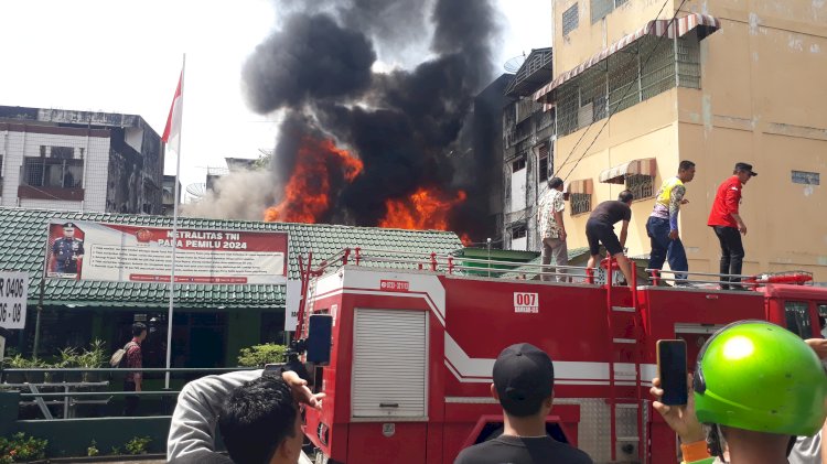 Kebakaran gudang toko sepeda di Pasar Inpres Kota Lubuklinggau. (Ansyori Malik/RMOLSums.id)