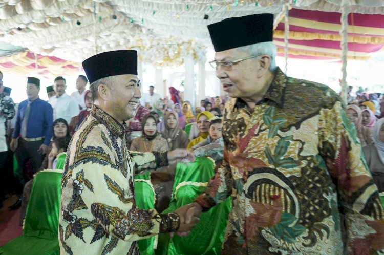 Apriyadi Mahmud bersama Mawardi Yahya saat kunjungan di Desa Layan, Kecamatan Jirak Jaya, Muba. (ist/rmolsumsel.id) 