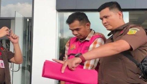 Mantan kepala Unit Bank BUMN Betung Kabupaten PALI Kantor Cabang Prabumulih Ahmad Usman alias AU resmi ditahan setelah Kejaksaan Negeri PALI/ist