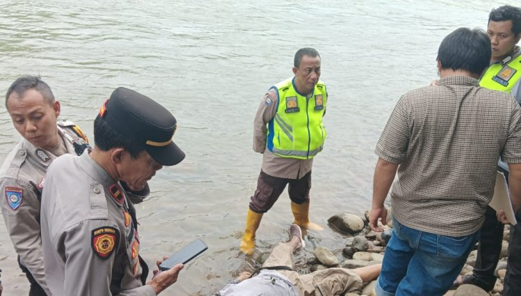 Pensiunan PNS bernama Hasbi (63) ditemukan tewas di tepi sungai Ogan. (Handout)