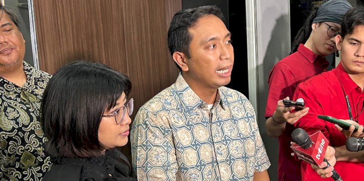 Aristo Pangaribuan sebagai pengacara Panitia Pemilihan Luar Negeri (PPLN) Pemilu 2024 di Belanda yang menjadi korban dugaan pelanggaran kode etik berupa tindakan asusila, saat diwawancarai usai sidang di Kantor DKPP, Jalan Abdul Muis, Petojo Selatan, Jakarta Pusat, Rabu (22/5)/RMOL