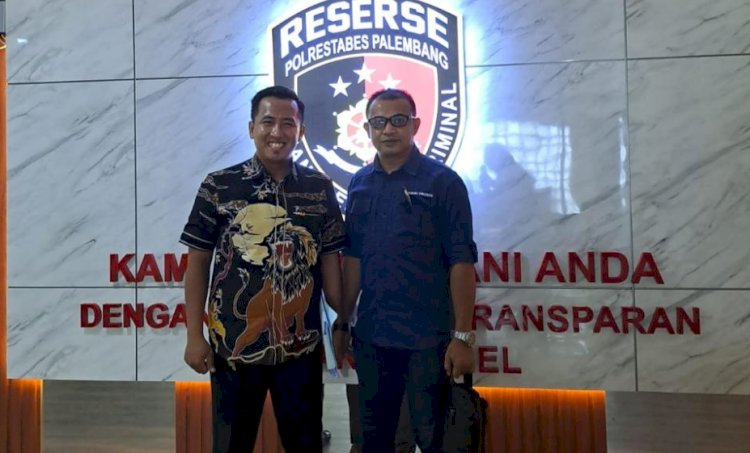 Novrizal Efendi SH MH kuasa hukum PT SFI cabang Palembang saat melaporkan dua debitur ke Polrestabes Palembang . (Handout)