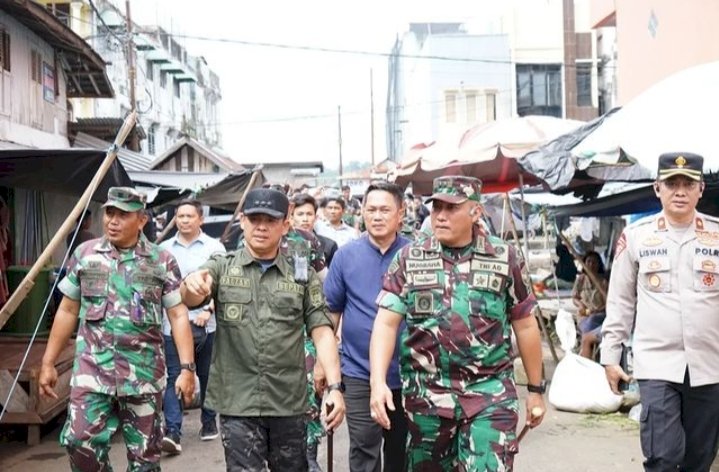 Pj Bupati bersama Forkopimda meninjau kawasan pasar Tebing Tinggi/ist