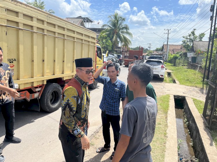 Bupati PALI Heri Amalindo saat melakukan sosialisasi ke masyarakat. (ist/rmolsumsel.id) 