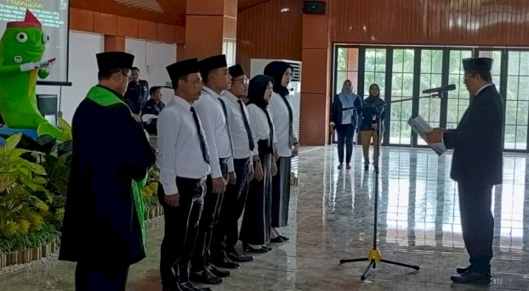 Ketua KPU PALI, Sunario saat melantik anggota PPS. (ist/rmolsumsel.id) 