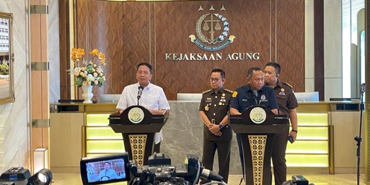 Direktur Penyidikan Jaksa Agung Muda Bidang Tindak Pidana Khusus Kejaksaan Agung Kuntadi dan Kepala Pusat Penerangan Hukum (Kapuspenkum) Ketut Sumedana dalam jumpa pers di Kejagung RI, Jakarta Selatan, Rabu (29/5)/Ist