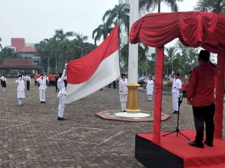 Partai Demokrasi Indonesia (PDI) Perjuangan Provinsi Sumatera Selatan (Sumsel) mengadakan upacara peringatan hari lahir Pancasila. di halaman gedung DPRD Sumsel, Sabtu (1/6).(Dudy Oskandar/rmolsumsel.id)