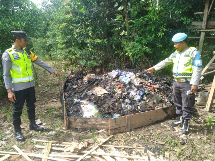 Warung kelontong milik Hartoyo hangus terbakar.(Dokumentasi Polisi)