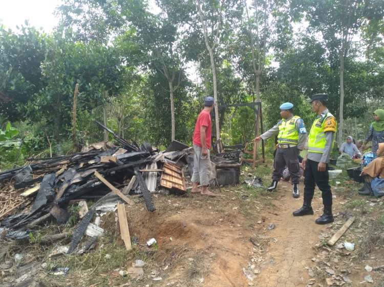 Warung kelontong ludes terbakar/ist