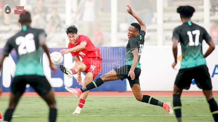 Rafael Struick melepaskan tendangan yang ke pertahanan Tanzania/Foto:@TimnasIndonesia