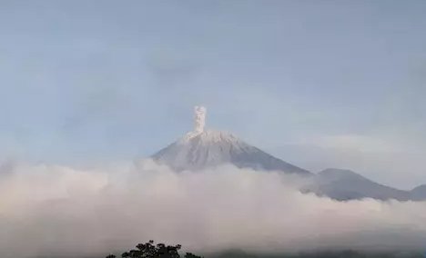 Gunung Semeru erupsi/net