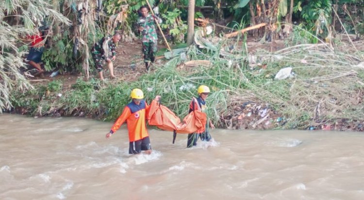 Balita 4 tahun yang tenggelam di Sungai Mesat Pasca Banjir Bandang Lubuklinggau ditemukan tak bernyawa/Foto:Basarnas