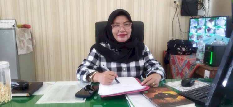 Kepala SMAN 11 OKU Dra Diana Ariani/Foto: Amizon
