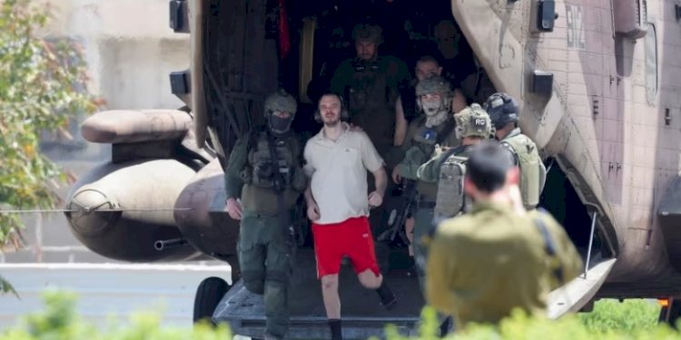 Andrey Kozlov, seorang sandera yang dibebaskan di Ramat Gan, Israel pada Sabtu, 8 Juni 2024/Net
