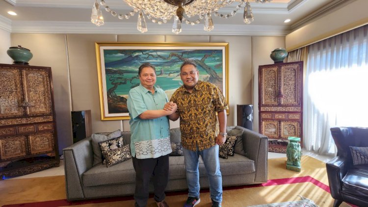 Ketum Golkar Airlangga Hartarto bersama Teguh Santosa. (RMOL.id)