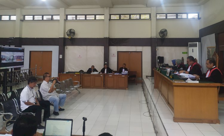 Saksi Amiri Aripin (celana hitam) dihadirkan dalam sidang perkara dugaan korupsi dana hibah KONI Sumsel/Foto: Yosep Indra Praja