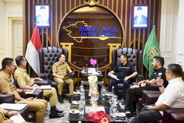 Pj Gubernur Sumsel Agus Fatoni saat menerima audiensi Ketua Umum Kamar Dagang dan Industri (Kadin) Sumsel Affandi Udji di Kantor Gubernur. (ist/rmolsumsel.id)