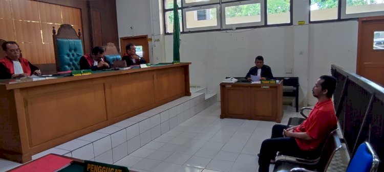 Terdakwa kasus narkotika dengan barang bukti 23 kg sabu, Febry Fadly  menyampaikan nota pembelaan/Foto:Yosep Indra Praja